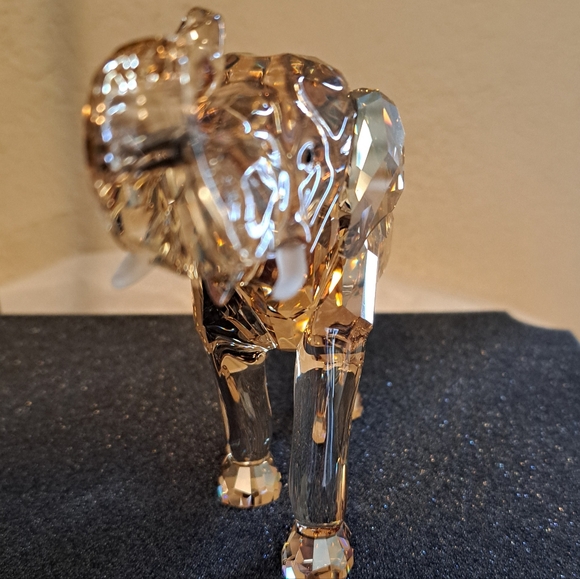Swarovski Elephant in box with plaque and COA Pristine 1137207 - Picture 11 of 16